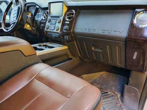 Used 2016 Ford F250 Platinum w/ FX4 Off-Road Package AWD/4WD image 37