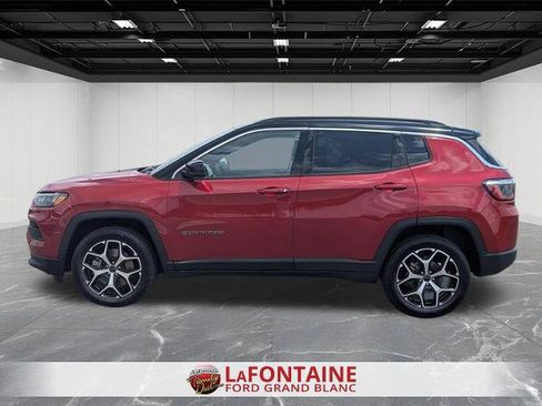 Used 2025 Jeep Compass Limited AWD/4WD image 2