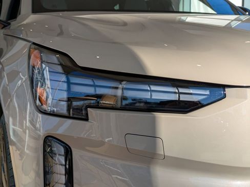 New 2025 Volvo EX90 Plus w/ Protection Package Premier AWD/4WD image 10