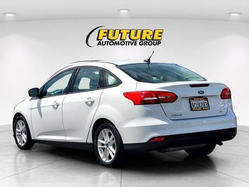 Used 2016 Ford Focus SE w/ SE Power Seat Package FWD image 6
