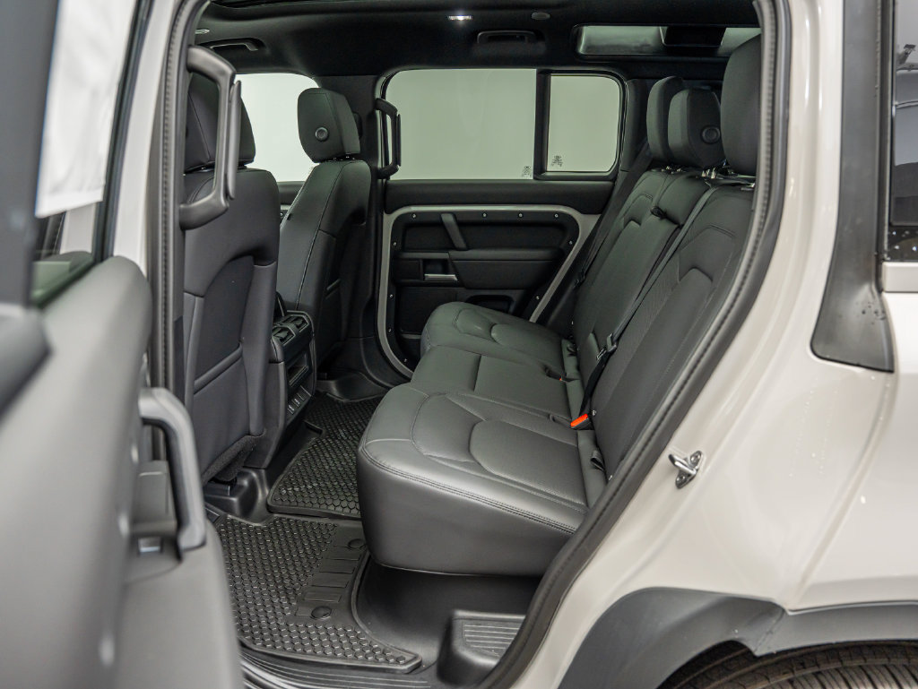 New 2026 Land Rover Defender 110 S AWD/4WD image 32