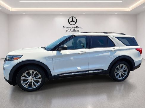 Used 2022 Ford Explorer XLT w/ Equipment Group 202A AWD/4WD image 2