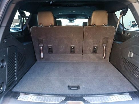 Used 2025 Chevrolet Suburban RST image 28