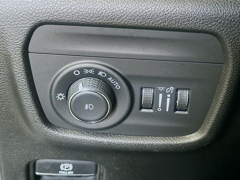 Used 2023 Jeep Grand Cherokee L Limited AWD/4WD image 17