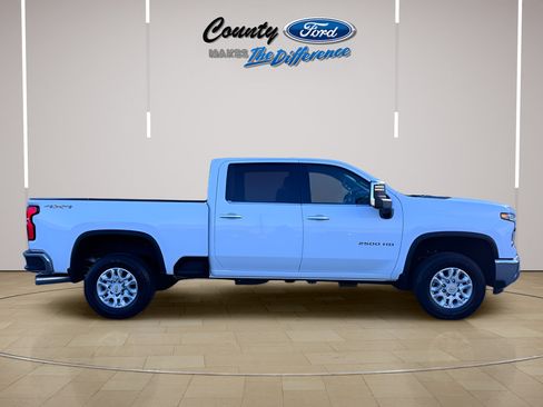 Used 2024 Chevrolet Silverado 2500 LTZ AWD/4WD image 25