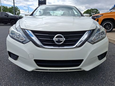 Used 2017 Nissan Altima 2.5 S w/ Power Driver Seat Package FWD image 2