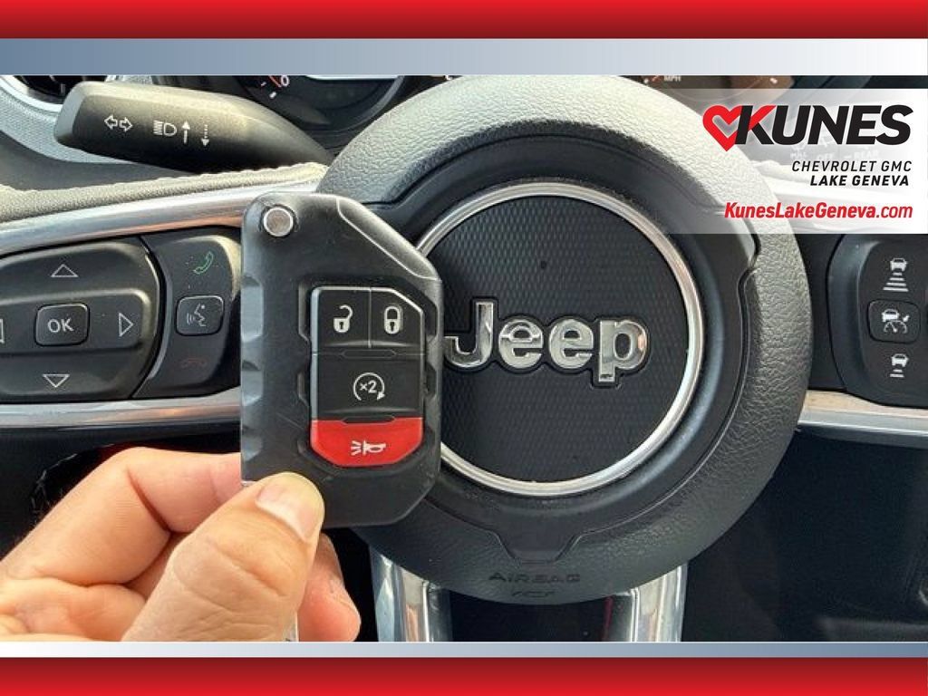 Used 2025 Jeep Wrangler Unlimited Sahara AWD/4WD image 45