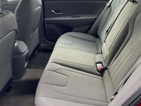 Used 2025 Hyundai Elantra SEL FWD image 8