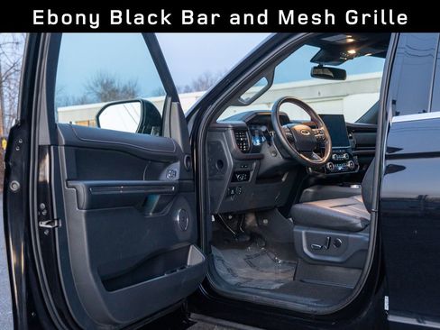 Used 2024 Ford Expedition Limited image 11