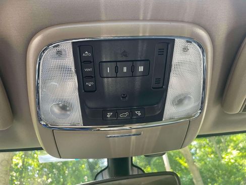 Used 2021 Jeep Grand Cherokee Limited AWD/4WD image 32