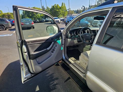 Used 2008 Toyota 4Runner Limited AWD/4WD image 18