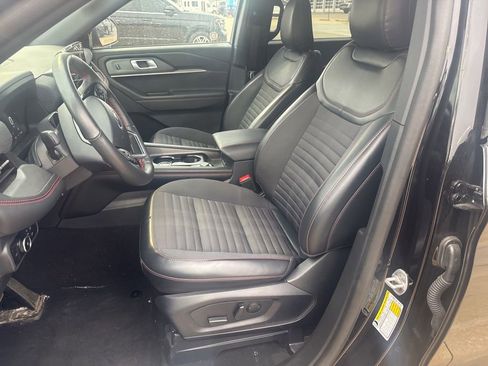 Used 2025 Ford Explorer ST-Line w/ ST-Line Street Pack AWD/4WD image 16
