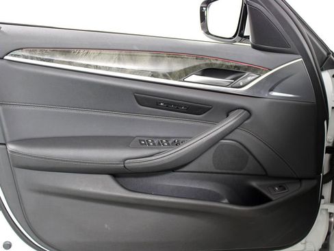 Used 2022 BMW 530i w/ M Sport Package image 32