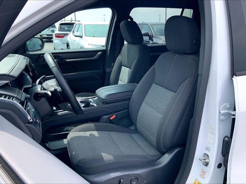 Used 2025 GMC Acadia Elevation AWD/4WD image 21