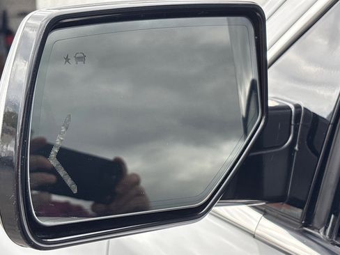 Used 2018 Chevrolet Suburban LT image 11