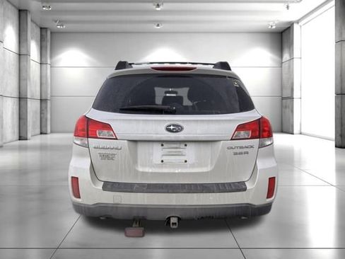 Used 2010 Subaru Outback 3.6R Limited image 6