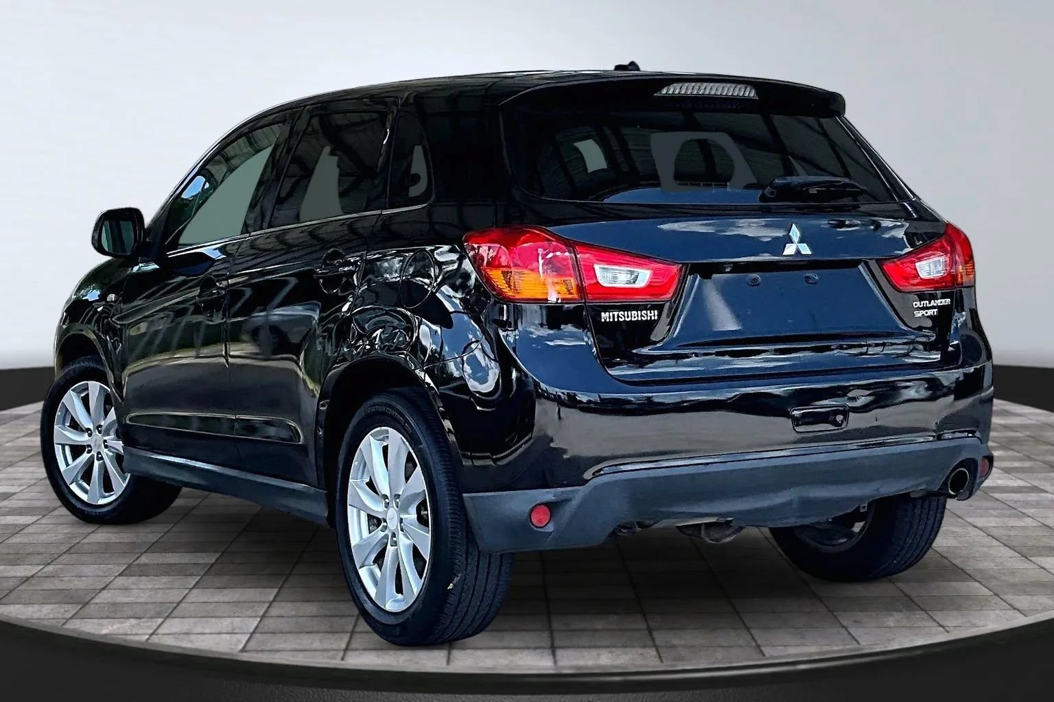 Used 2015 Mitsubishi Outlander Sport SE FWD image 4
