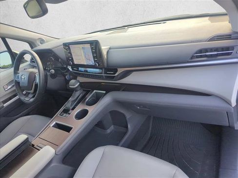 Certified 2022 Toyota Sienna XLE w/ XLE Plus Package FWD image 28