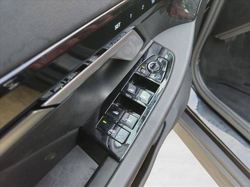 Used 2026 BMW 530i xDrive image 12