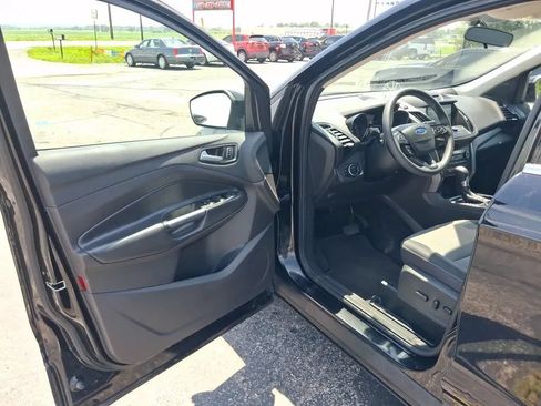 Used 2017 Ford Escape SE w/ Equipment Group 201A FWD image 12