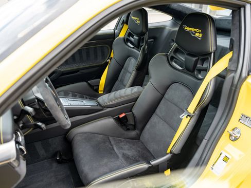 Used 2018 Porsche 911 GT2 RS RWD image 12