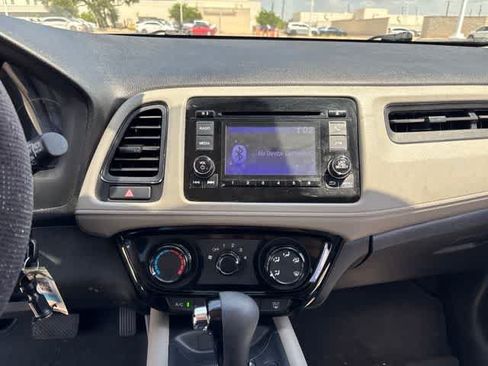 Used 2019 Honda HR-V LX image 18