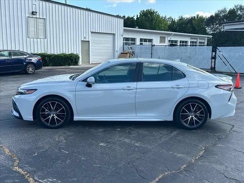 Used 2024 Toyota Camry SE FWD image 7