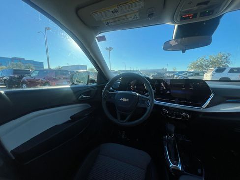 Used 2025 Chevrolet Trax LT image 34