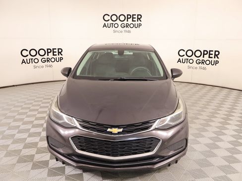 Used 2017 Chevrolet Cruze LT w/ Convenience Package FWD image 9