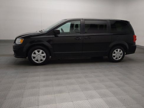 Used 2018 Dodge Grand Caravan SE w/ UConnect Hands-Free Group FWD image 2
