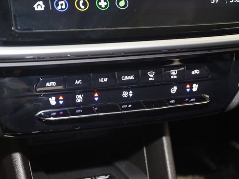 Used 2023 Chevrolet Bolt EUV Premier image 25