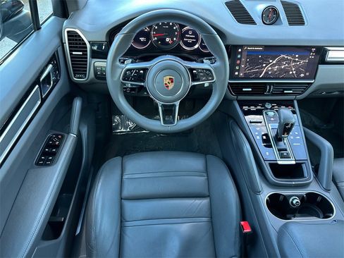 Used 2023 Porsche Cayenne Platinum Edition image 20