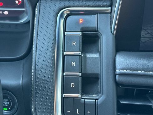 Used 2023 GMC Yukon SLT w/ SLT Premium Package AWD/4WD image 29