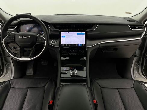 Used 2023 Jeep Grand Cherokee Limited w/ Luxury Tech Group II image 22