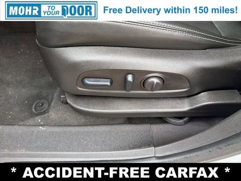 Used 2024 GMC Terrain SLT image 13