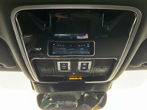 Certified 2023 Land Rover Range Rover Velar R-Dynamic S image 13