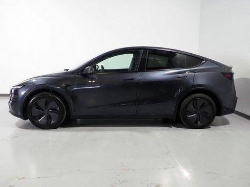 Used 2026 Tesla Model Y 2WD image 10