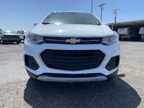 Used 2021 Chevrolet Trax LT w/ LT Convenience Package FWD image 13