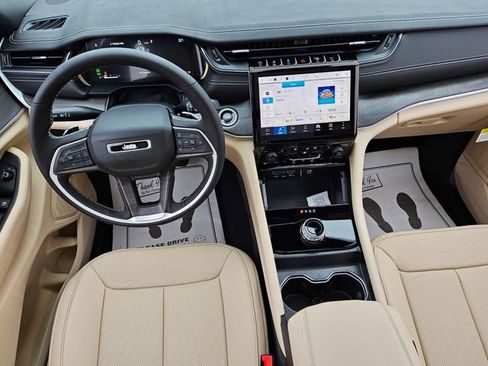 New 2025 Jeep Grand Cherokee Limited w/ Luxury Tech Group II image 8