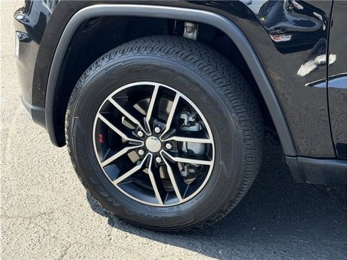 Used 2018 Jeep Grand Cherokee Trailhawk w/ Trailhawk Luxury Group image 11