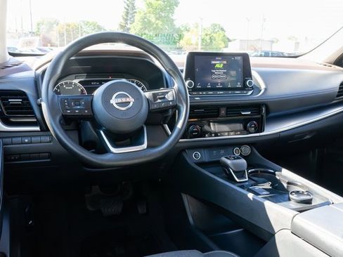 Used 2022 Nissan Rogue SV image 14