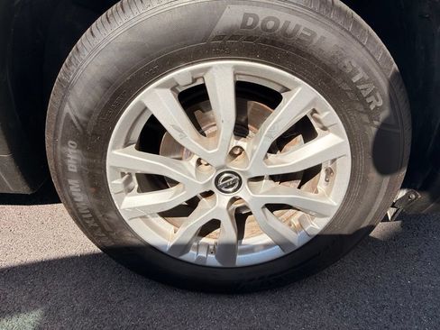 Used 2018 Nissan Rogue SV AWD/4WD image 30