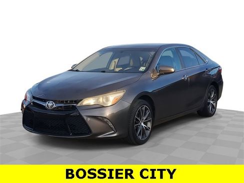 Used 2015 Toyota Camry XSE image 1