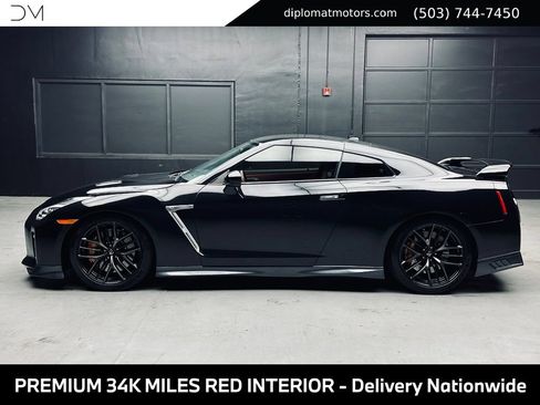 Used 2018 Nissan GT-R Premium w/ Premium Interior Package AWD/4WD image 4