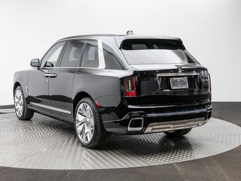 New 2026 Rolls-Royce Cullinan image 7