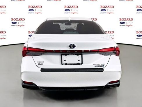 Used 2020 Toyota Avalon Limited image 7