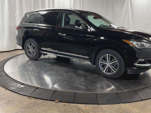 Used 2019 INFINITI QX60 Luxe w/ Essential Package image 2