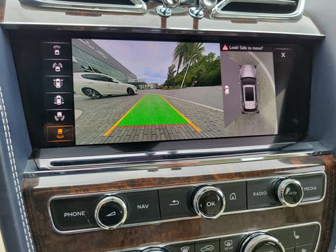 Certified 2022 Bentley Bentayga AWD/4WD image 46