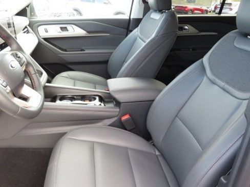 New 2026 Ford Explorer Active image 4