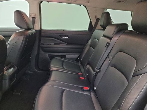 Used 2023 Nissan Pathfinder SL image 18